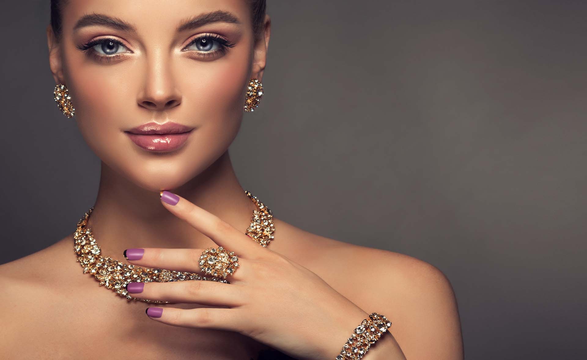 Meet Sophistication and Uniqueness at Aristara Jewelry Store: Where Every Woman Finds Her Reflection